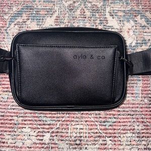 Ayla & Co Fanny - BRAND NEW *FIRM ON PRICE*